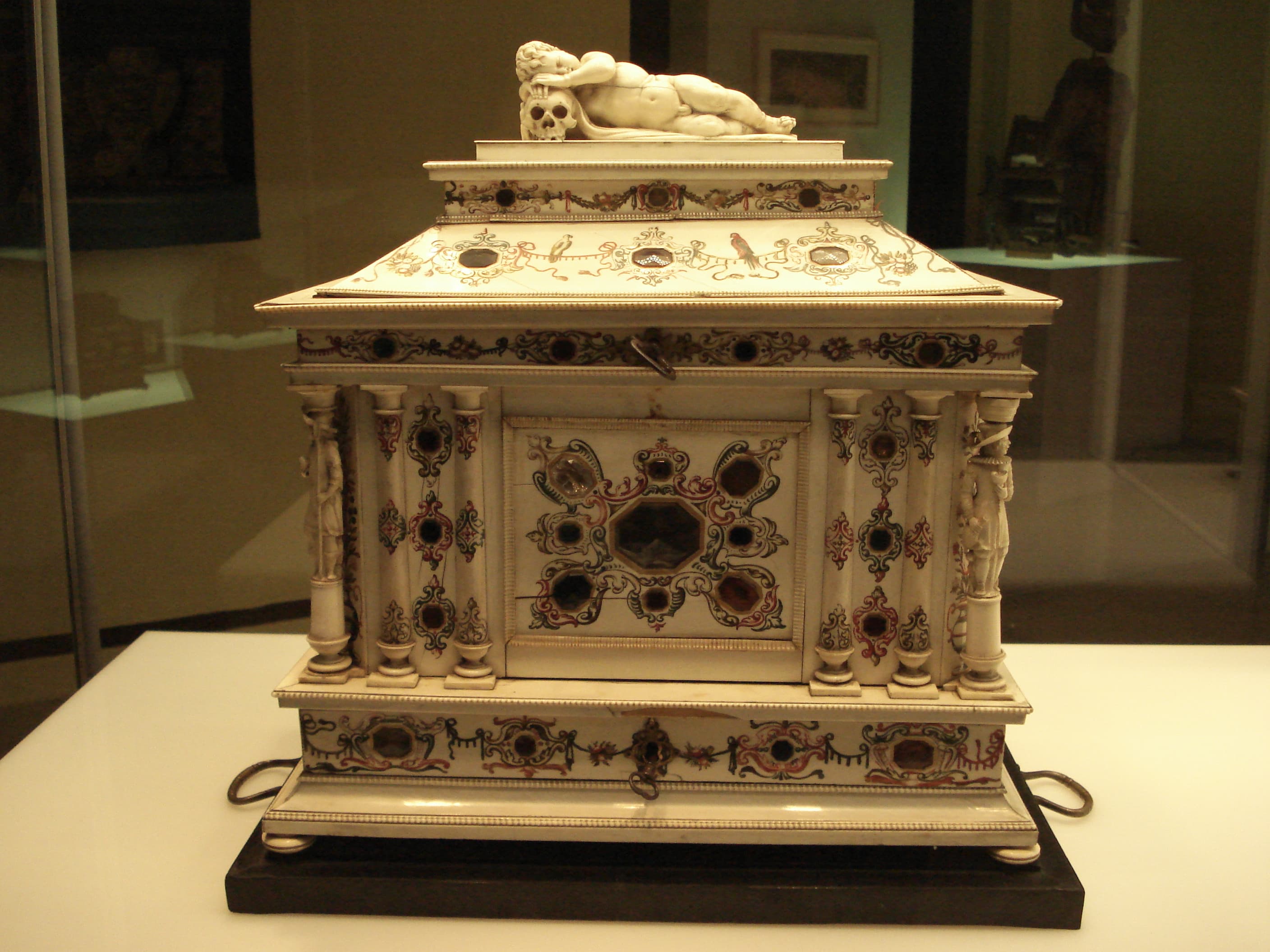 Milano - Castello sforzesco - Cofanetto tedesco avorio sec. XVI - sec. XVII - Foto Giovanni Dall'Orto - 6-1-2007 - 01