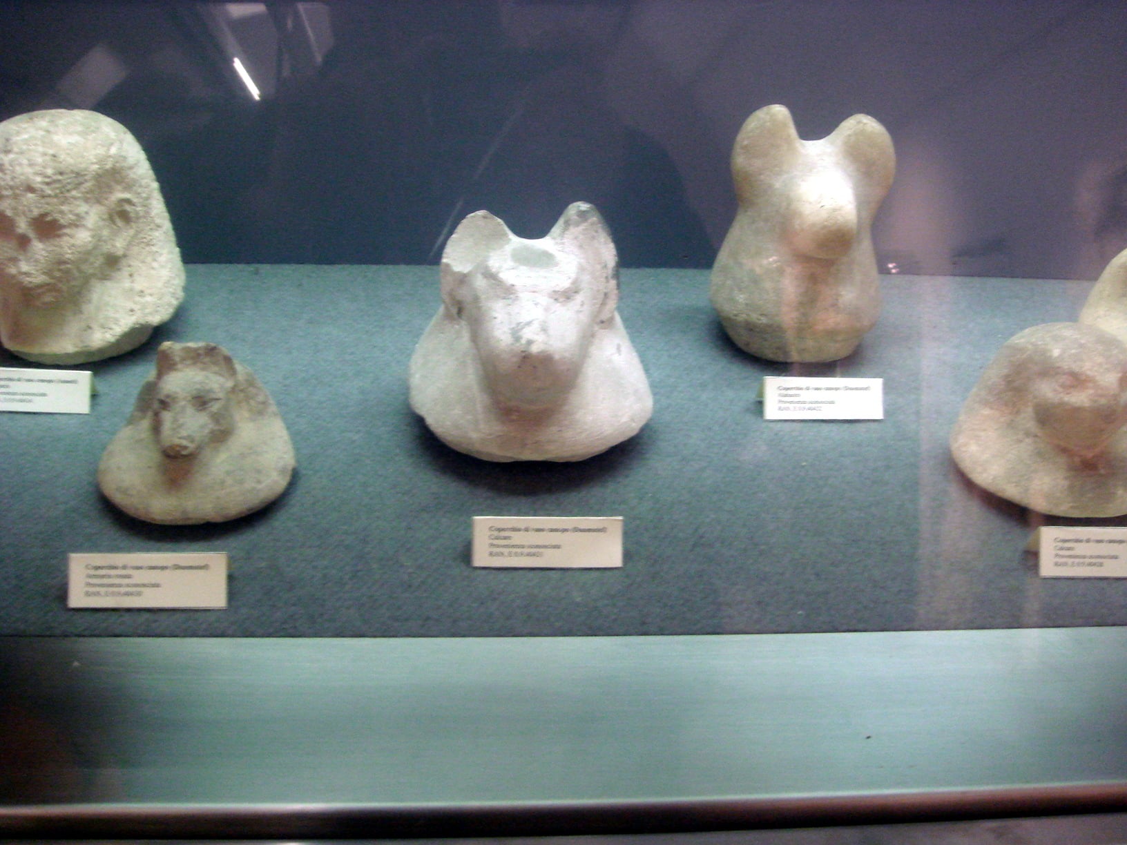 1892 - Milano - Museo egizio - Coperchi di vasi canopi - Foto Giovanni Dall'Orto - 14-Feb-2008